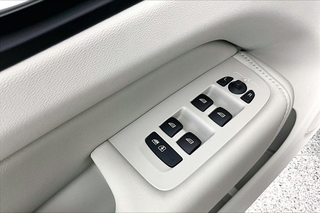 2027 Volvo XC60 B5 Ultra