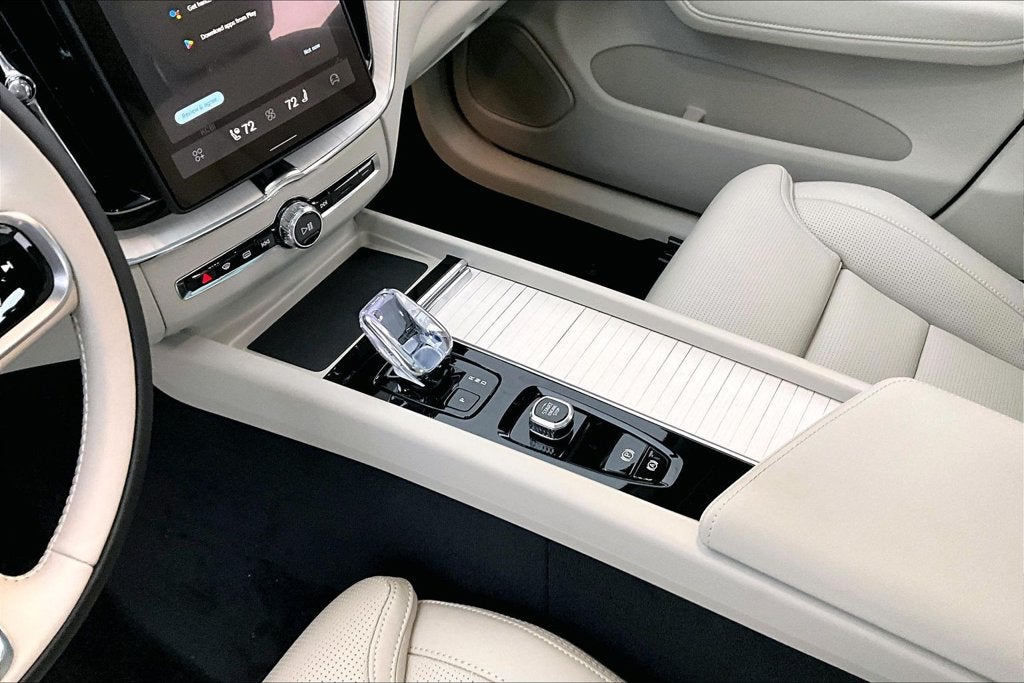 2027 Volvo XC60 B5 Ultra