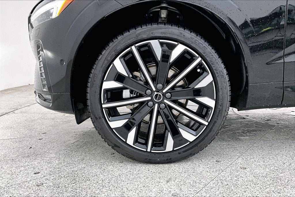 2027 Volvo XC60 B5 Ultra