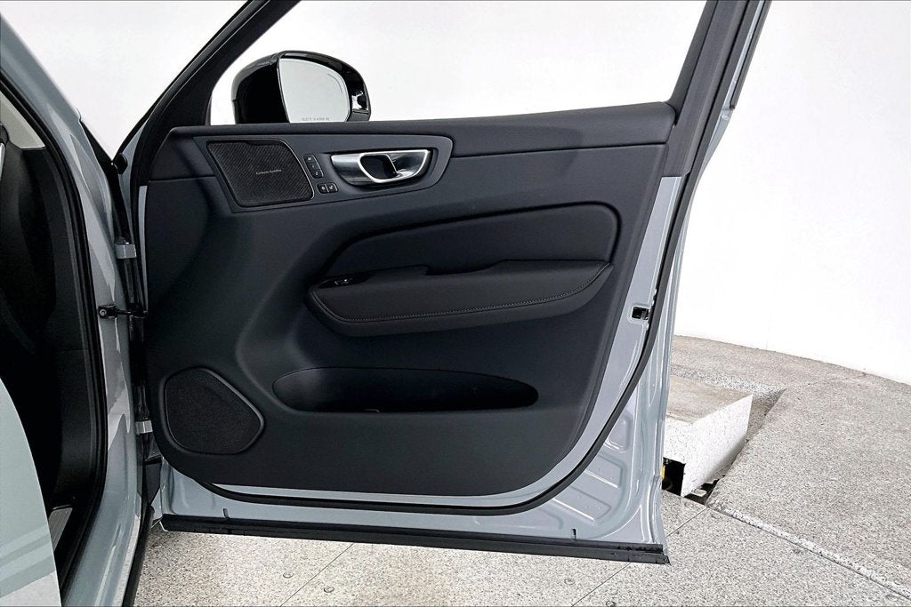 2027 Volvo XC60 B5 Ultra