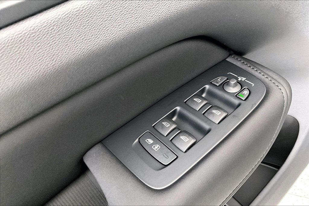 2027 Volvo XC60 B5 Ultra