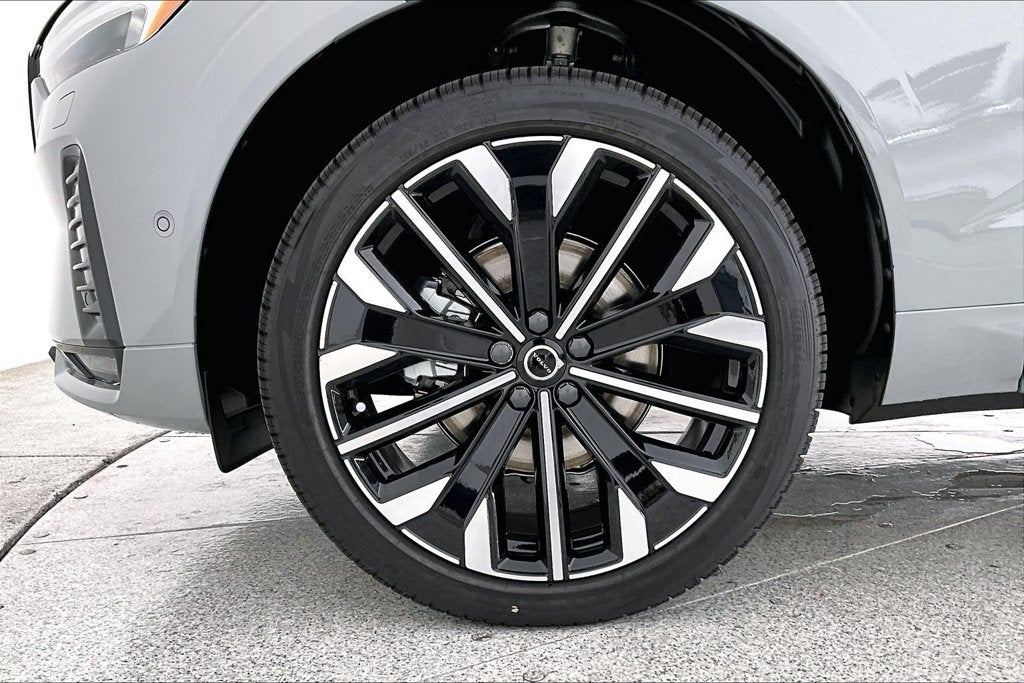 2027 Volvo XC60 B5 Ultra