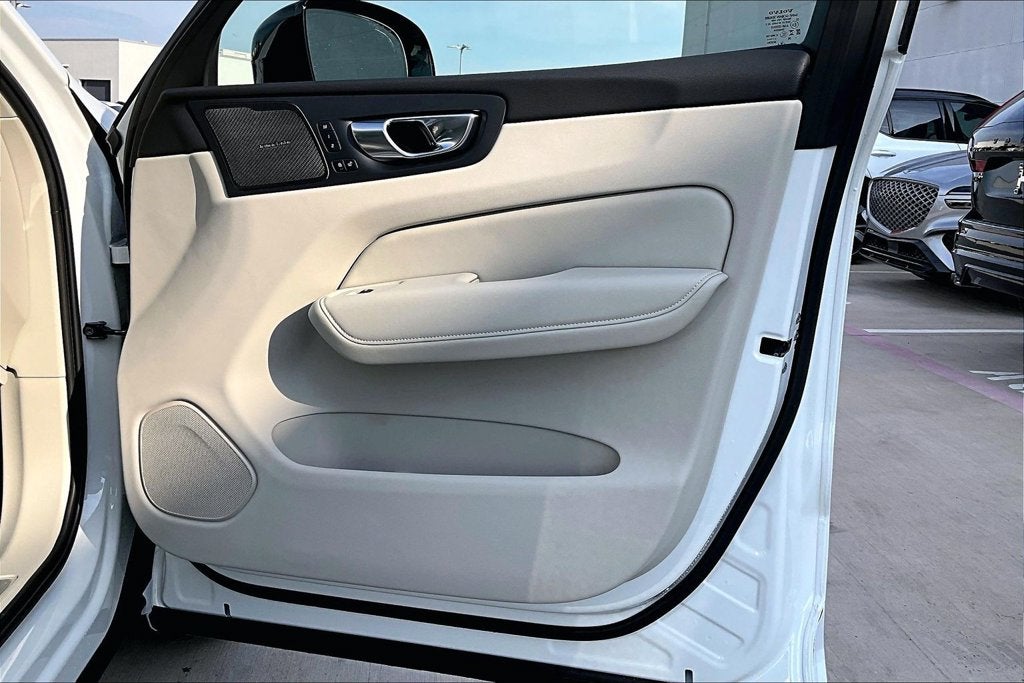 2027 Volvo XC60 B5 Ultra