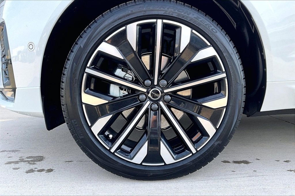 2027 Volvo XC60 B5 Ultra