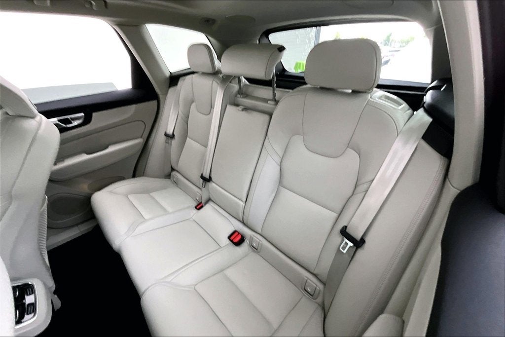 2027 Volvo XC60 B5 Ultra