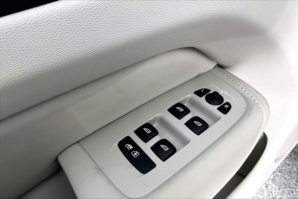 2027 Volvo XC60 B5 Ultra