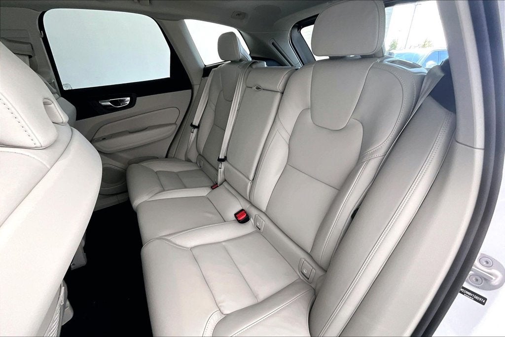2027 Volvo XC60 B5 Ultra