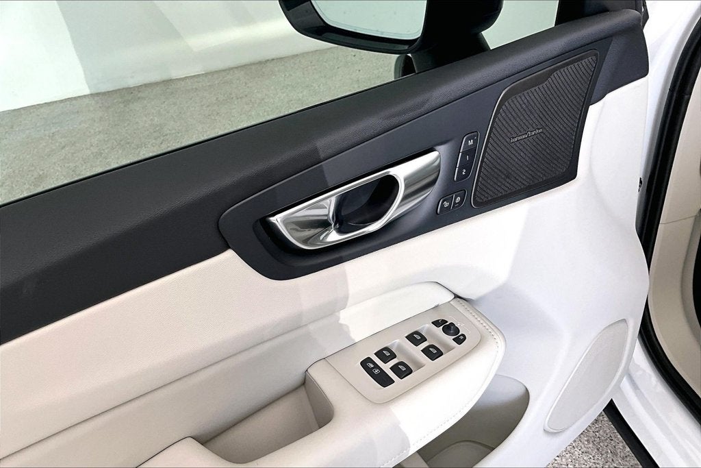 2027 Volvo XC60 B5 Ultra