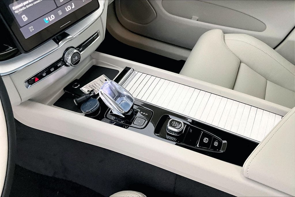 2027 Volvo XC60 B5 Ultra