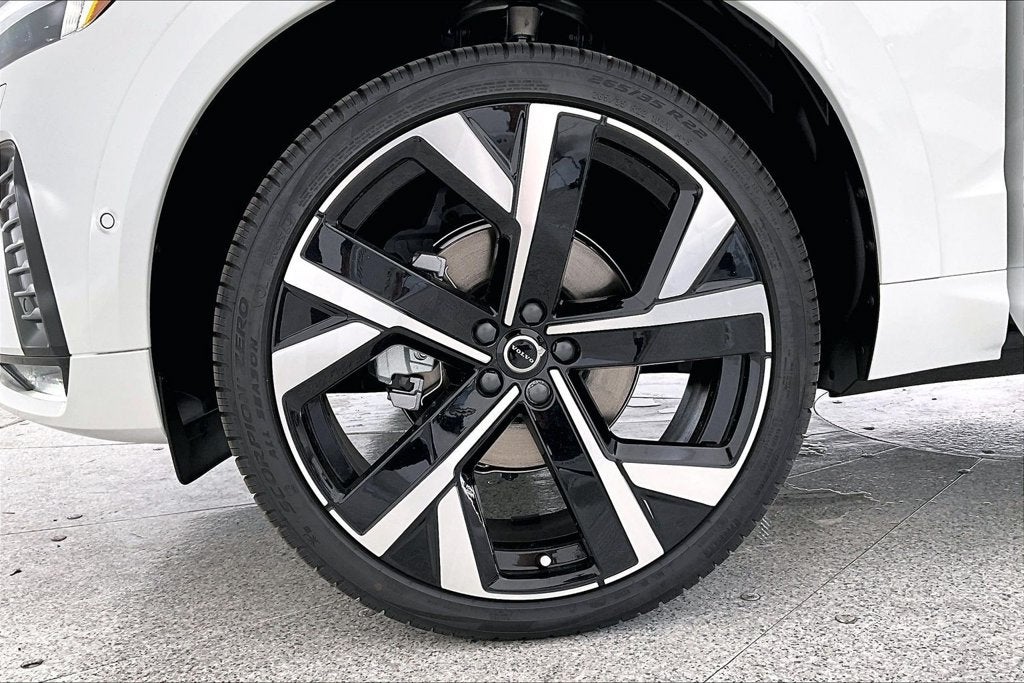 2027 Volvo XC60 B5 Ultra