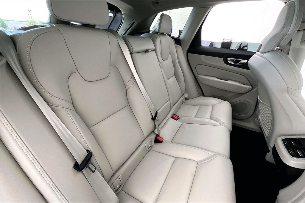 2027 Volvo XC60 B5 Ultra