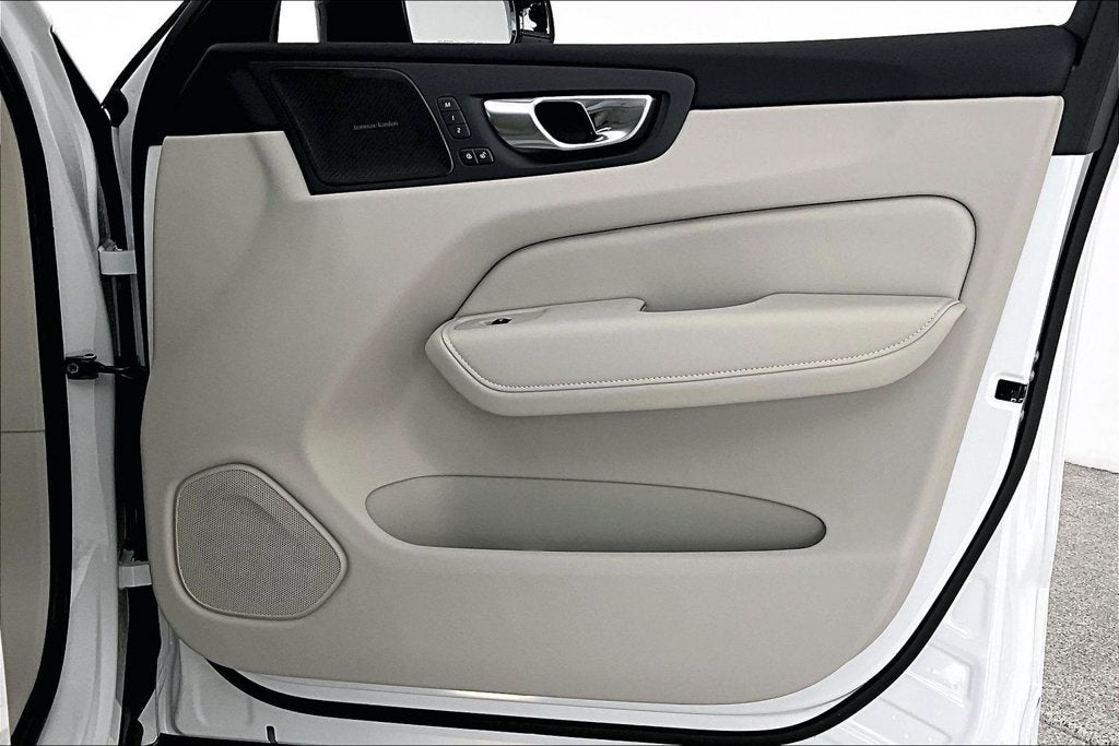 2027 Volvo XC60 B5 Ultra