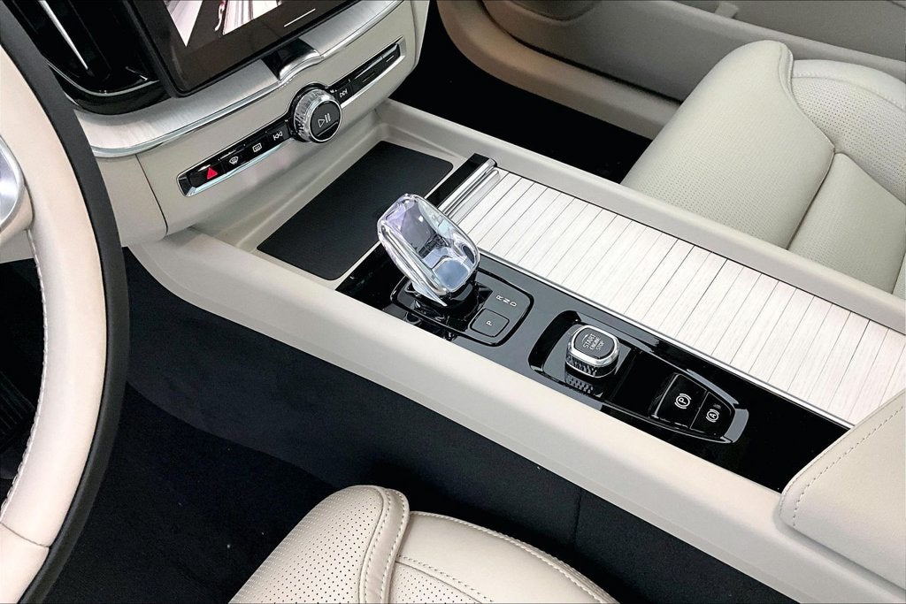 2027 Volvo XC60 B5 Ultra