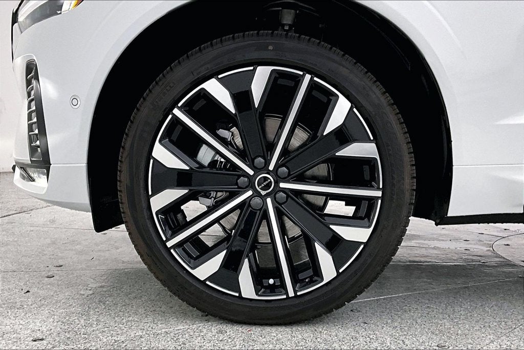 2027 Volvo XC60 B5 Ultra