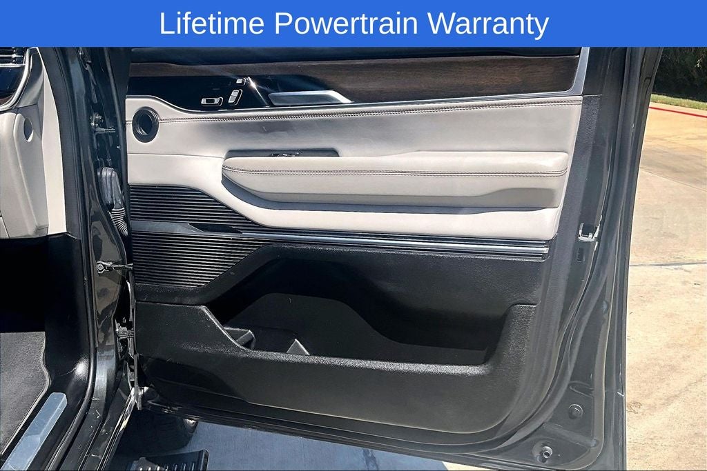 2023 Jeep Grand Wagoneer Base