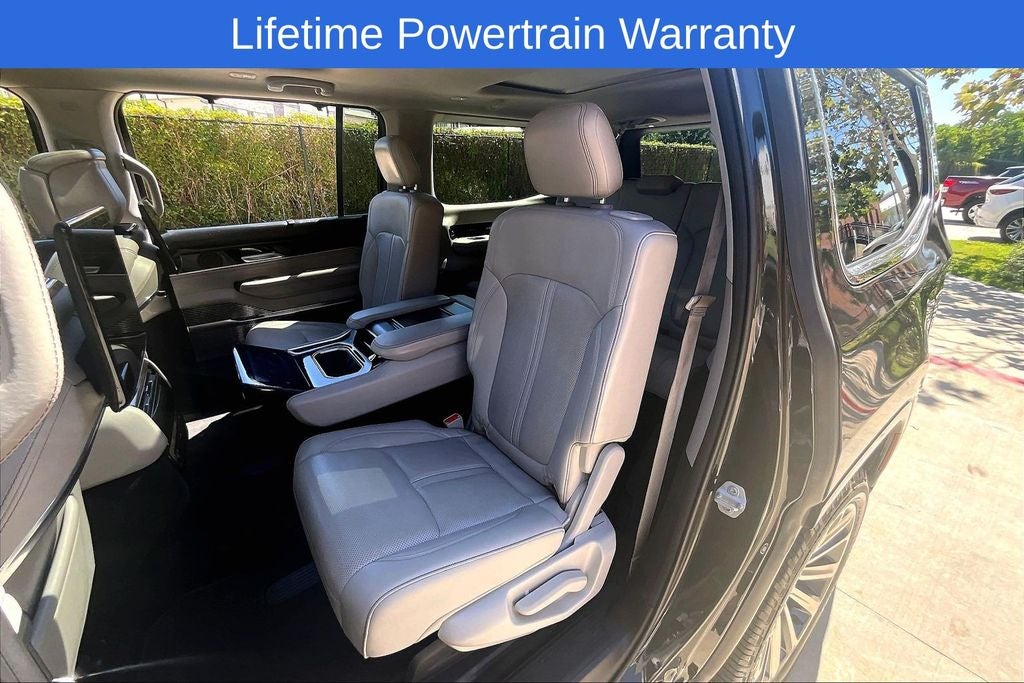 2023 Jeep Grand Wagoneer Base