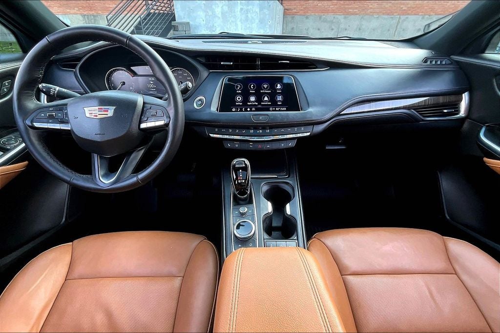 2022 Cadillac XT4 Premium Luxury