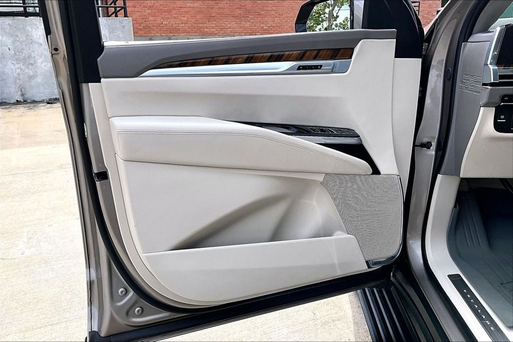 2025 Cadillac Escalade Sport Platinum