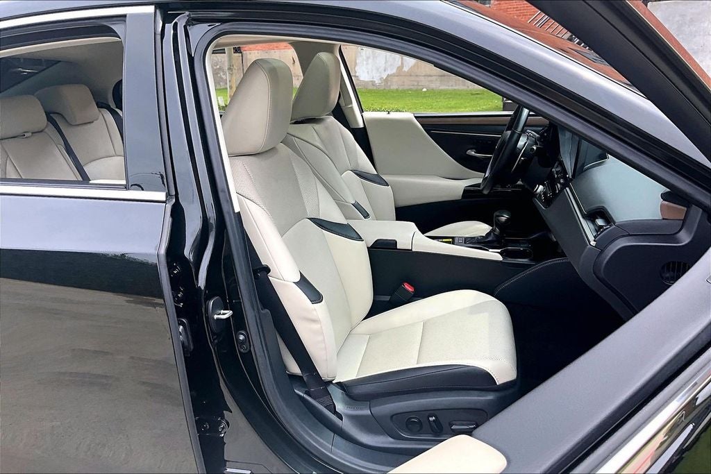 2025 Lexus ES 300h