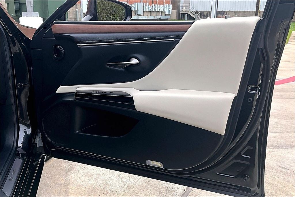 2025 Lexus ES 300h