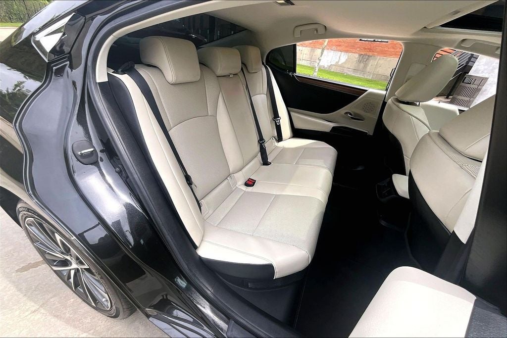 2025 Lexus ES 300h