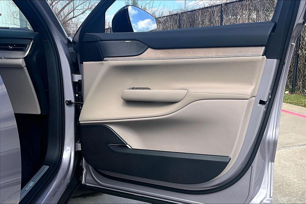 2026 Volvo EX90 Plus