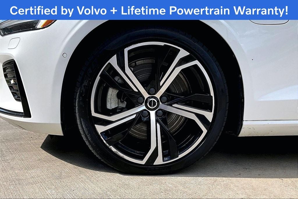 2023 Volvo S60 Recharge Plug-In Hybrid T8 Plus Dark Theme