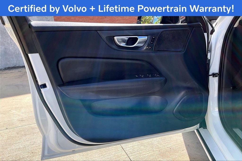 2023 Volvo S60 Recharge Plug-In Hybrid T8 Plus Dark Theme