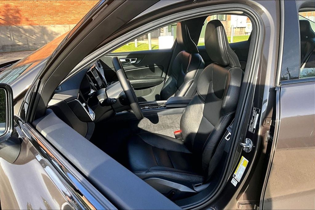 2025 Volvo S60 B5 Core