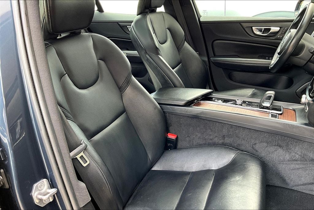 2022 Volvo S60 B5 Momentum