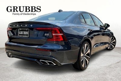 2022 Volvo S60 B5 Momentum