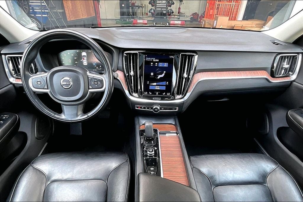 2022 Volvo S60 B5 Momentum