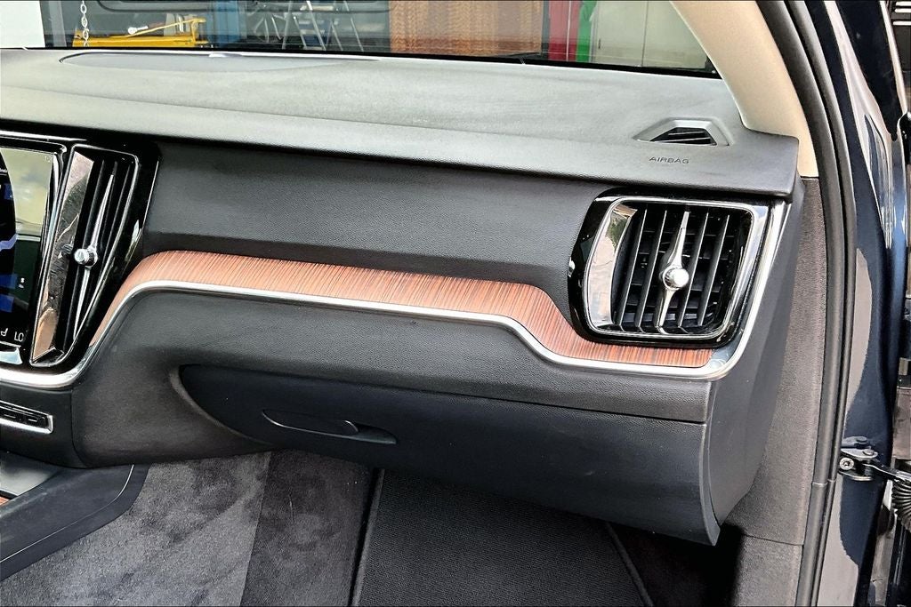 2022 Volvo S60 B5 Momentum