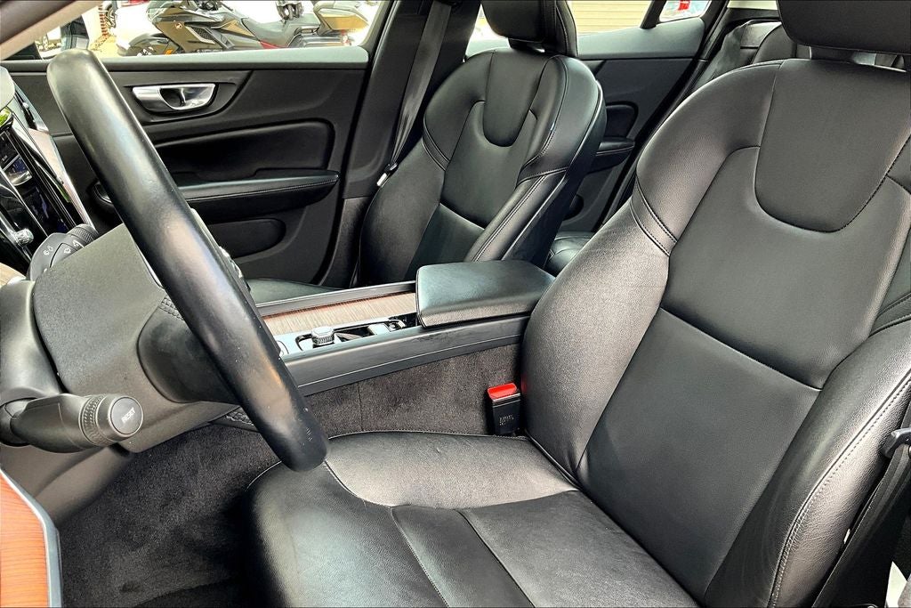 2022 Volvo S60 B5 Momentum