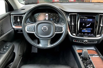 2022 Volvo S60 B5 Momentum