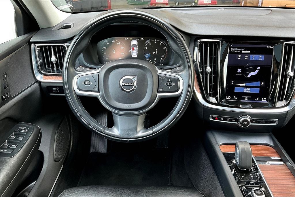 2022 Volvo S60 B5 Momentum