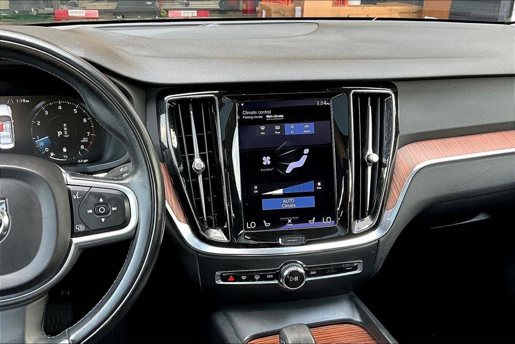 2022 Volvo S60 B5 Momentum