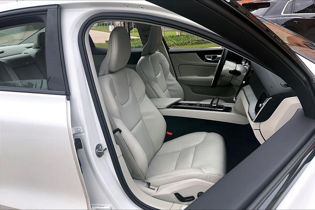 2025 Volvo S60 B5 Plus