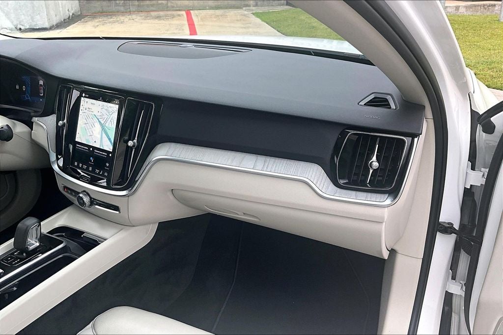 2025 Volvo S60 B5 Plus