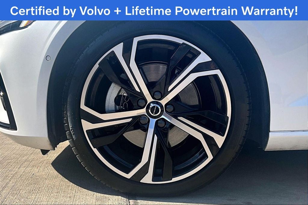 2024 Volvo S60 B5 Plus Dark Theme