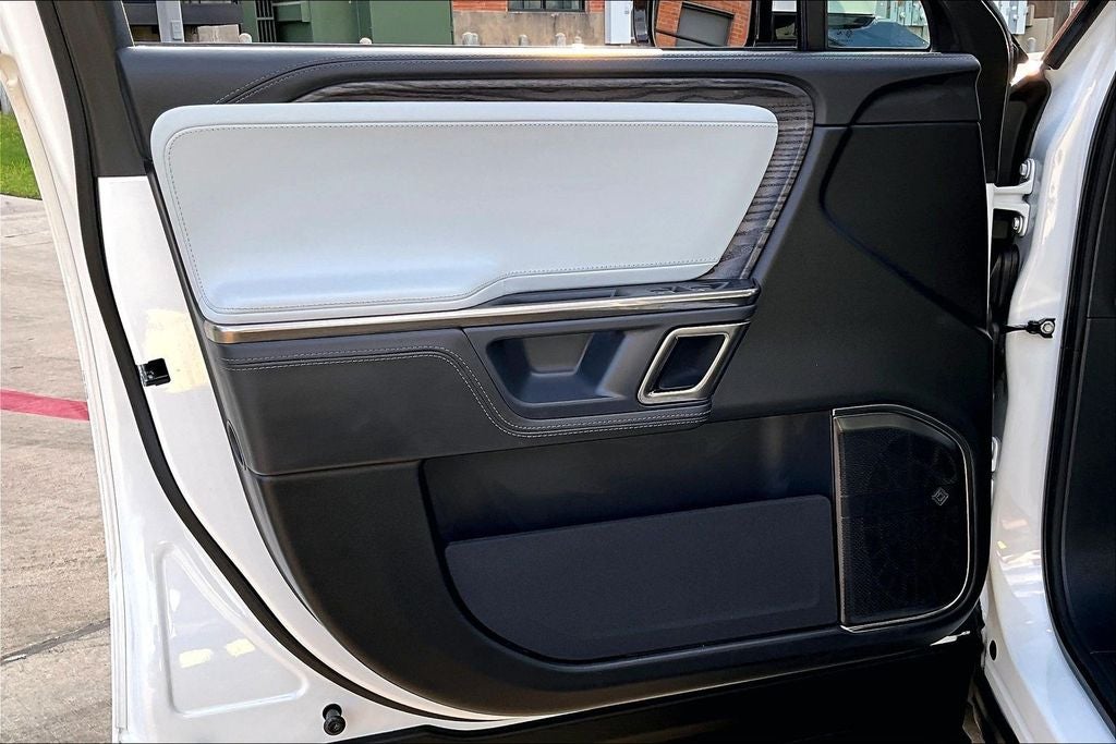 2023 Rivian R1S Adventure