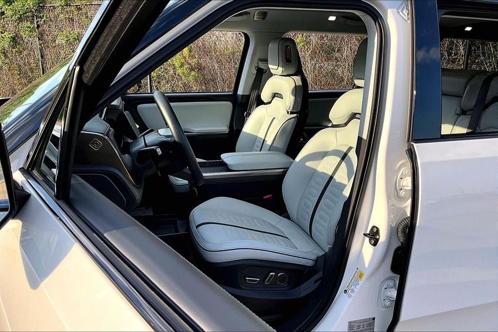 2023 Rivian R1S Adventure