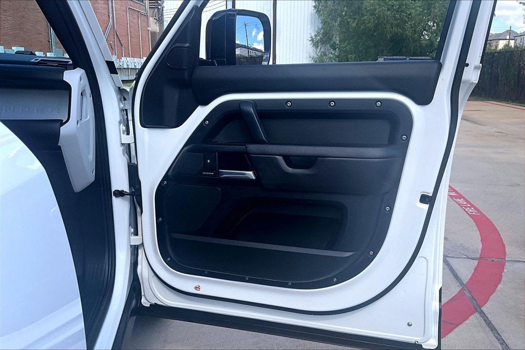 2025 Land Rover Defender 110 S