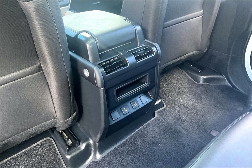 2025 Land Rover Defender 110 S