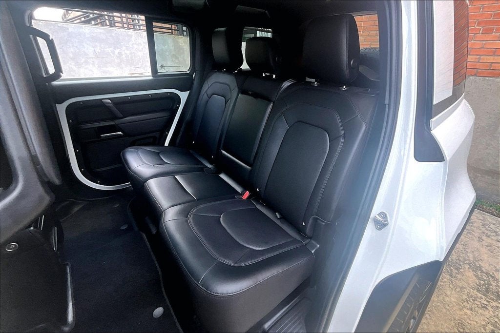 2025 Land Rover Defender 110 S