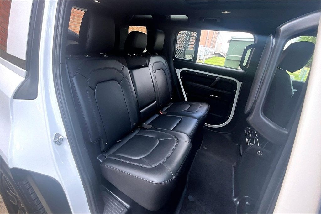 2025 Land Rover Defender 110 S