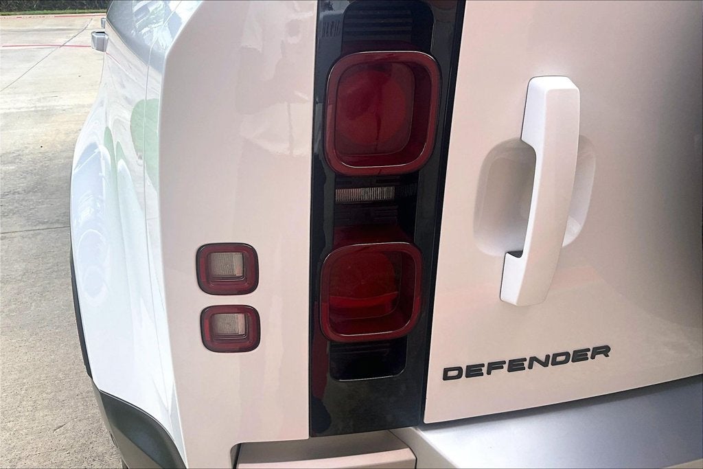 2025 Land Rover Defender 110 S