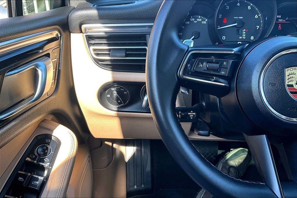 2023 Porsche Macan Base