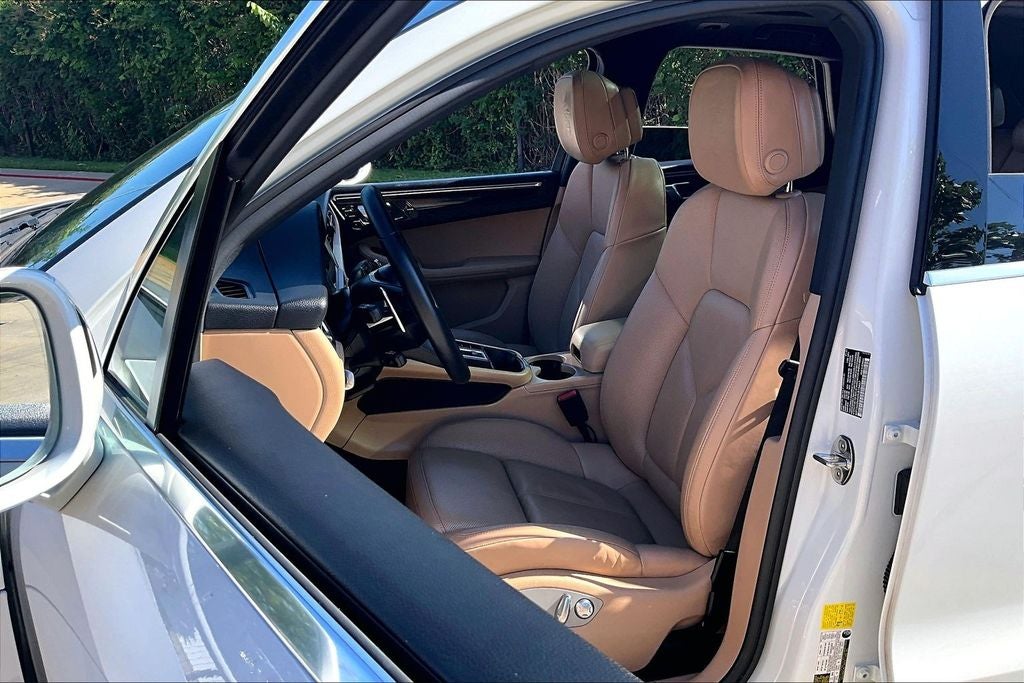 2023 Porsche Macan Base
