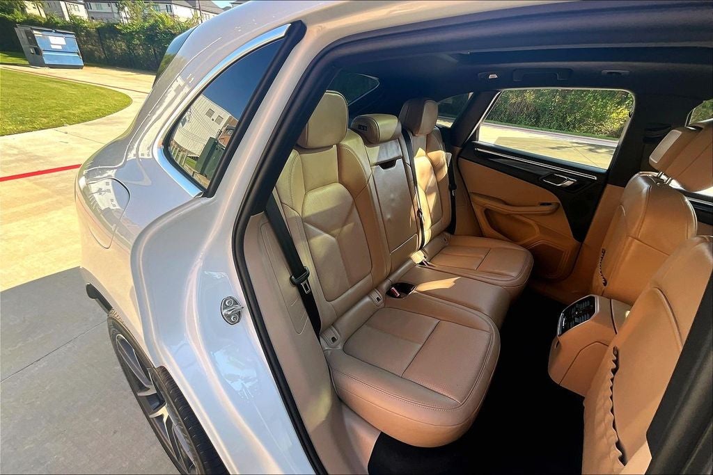 2023 Porsche Macan Base